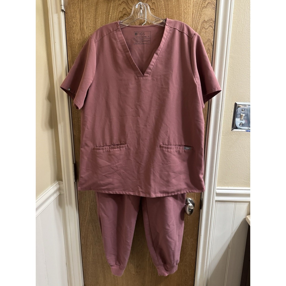 Figs Women's Scrub Set in Dusty Rose
